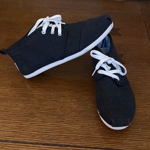 Toms canvas sneakers